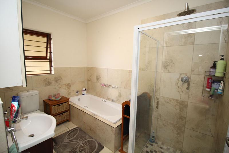 To Let 3 Bedroom Property for Rent in Bloemhof Western Cape